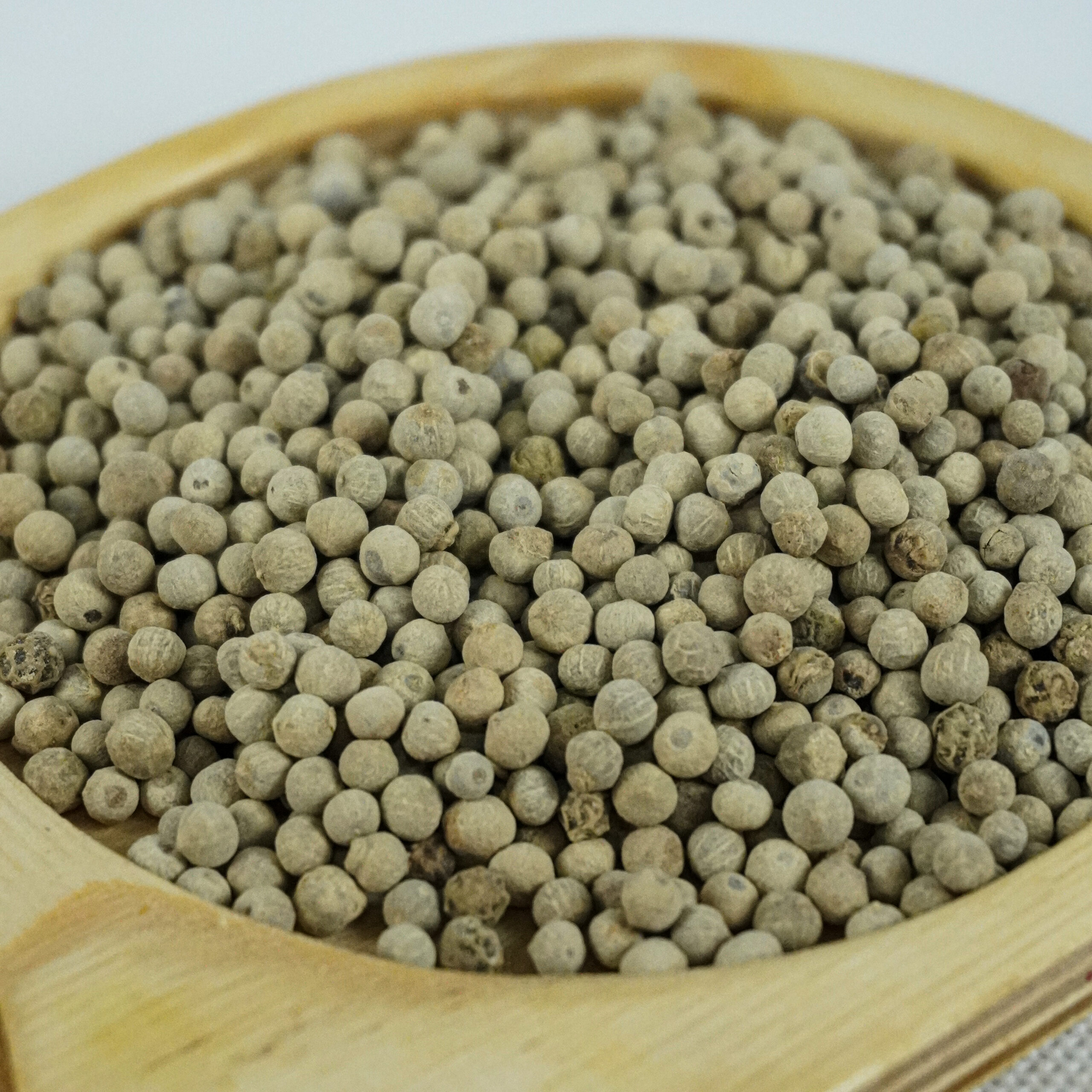 های عطار - فروشگاه های عطار بزرگترین پخش انواع ادویه و دمنوش در ایران فلفل سفید درشت