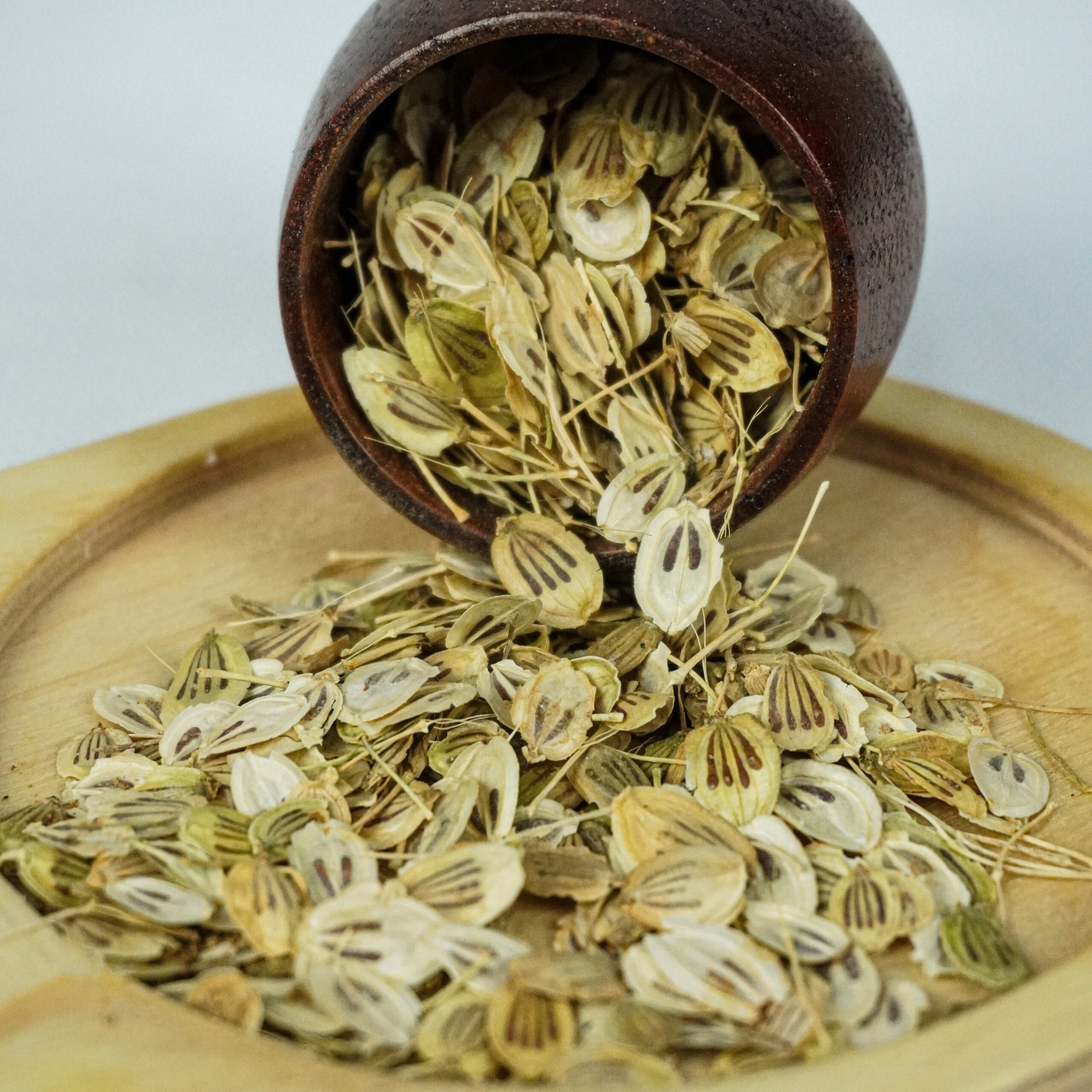 های عطار - فروشگاه های عطار بزرگترین پخش انواع ادویه و دمنوش در ایران گلپر درشت