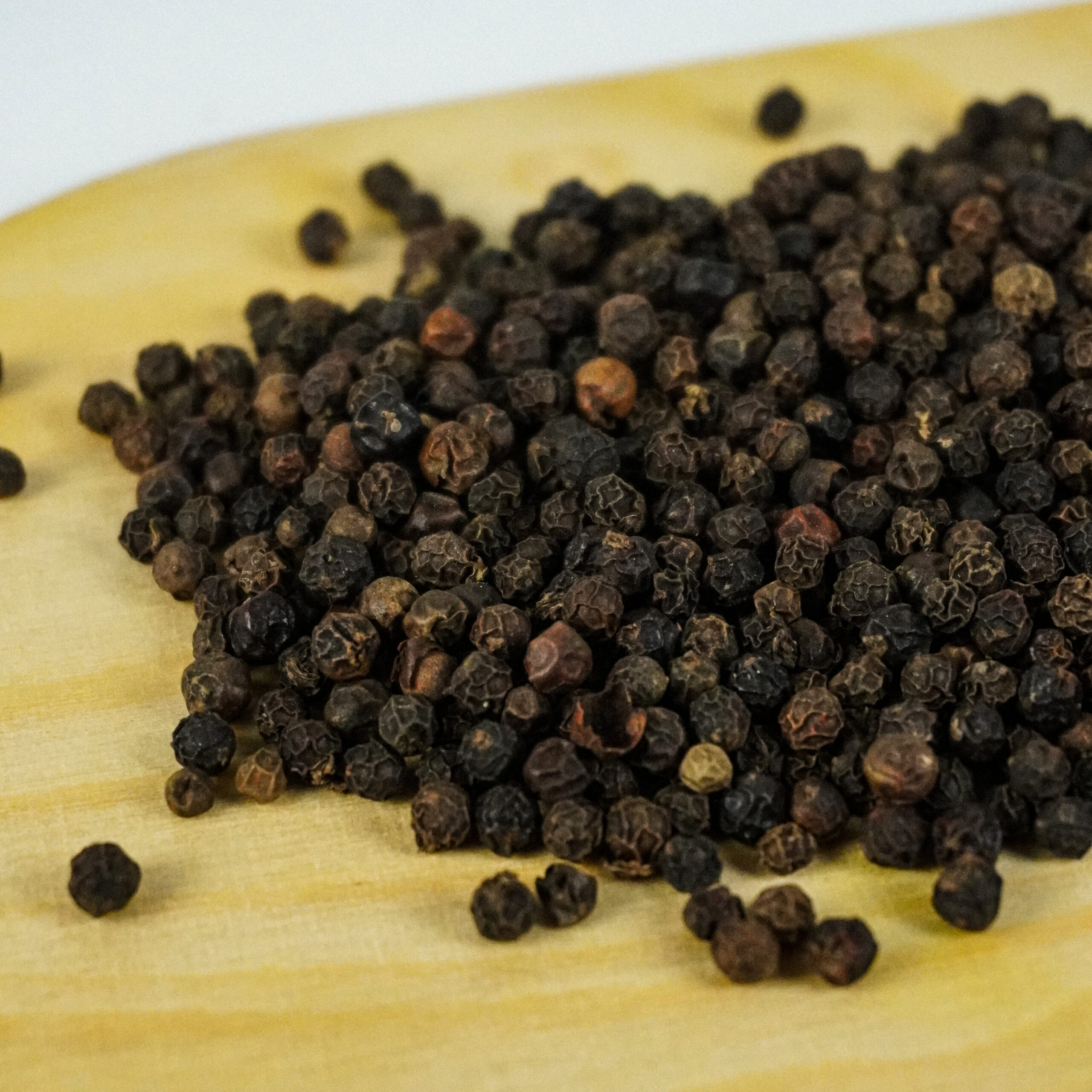 های عطار - فروشگاه های عطار بزرگترین پخش انواع ادویه و دمنوش در ایران فلفل سیاه درشت